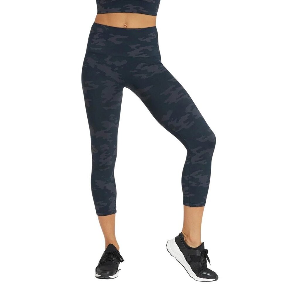Spanx Look at Me Now Seamless Cropped Leggings Size Small Black Camo